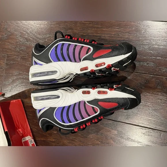 Nike Air Max Tailwind 4 Sneakers Women Size 7.5 Black Purple Red CQ9962-001 NEW*